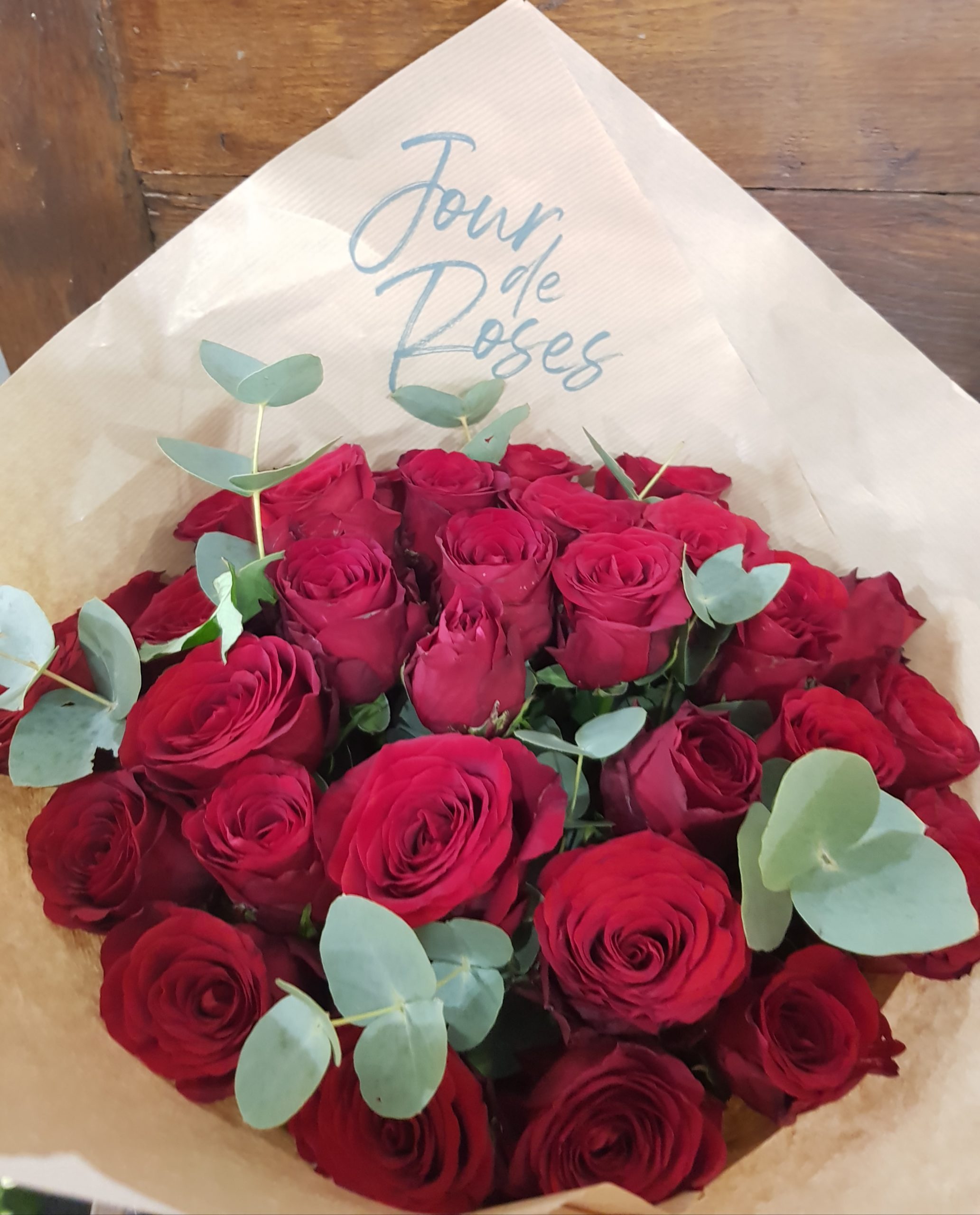 Cynthia Bouquet 30 Roses Rouges + Eucalyptus - Jour de Roses